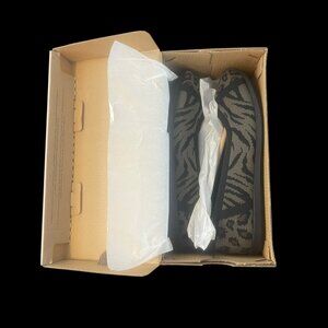 NIB Clarks Cloudsteppers Carly Wish in Navy Camo Slip-On  7 WIDE ZL729